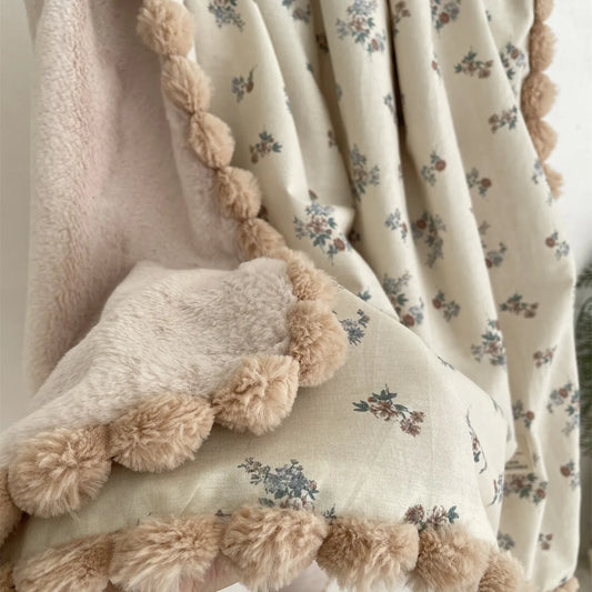 Couverture chaude d'hiver pour bébé avec pompon