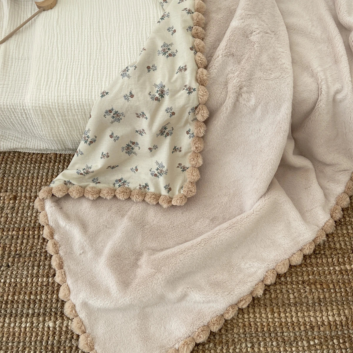 Couverture chaude d'hiver pour bébé avec pompon