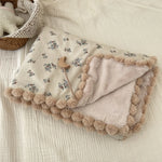Couverture chaude d'hiver pour bébé avec pompon - Vignette | Couvertures Cosy