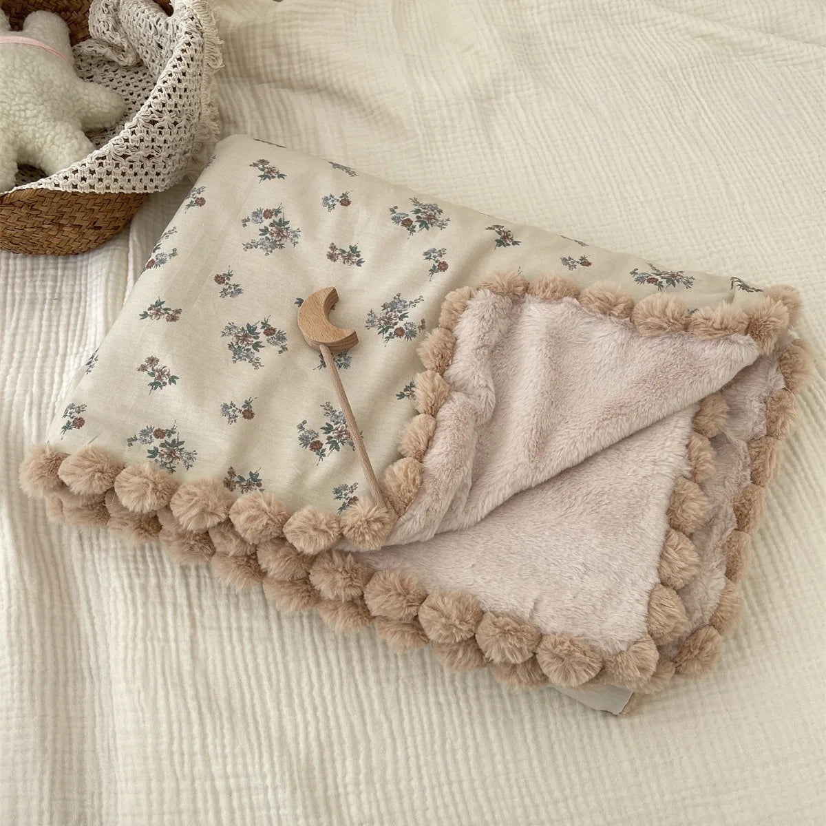 Couverture chaude d'hiver pour bébé avec pompon