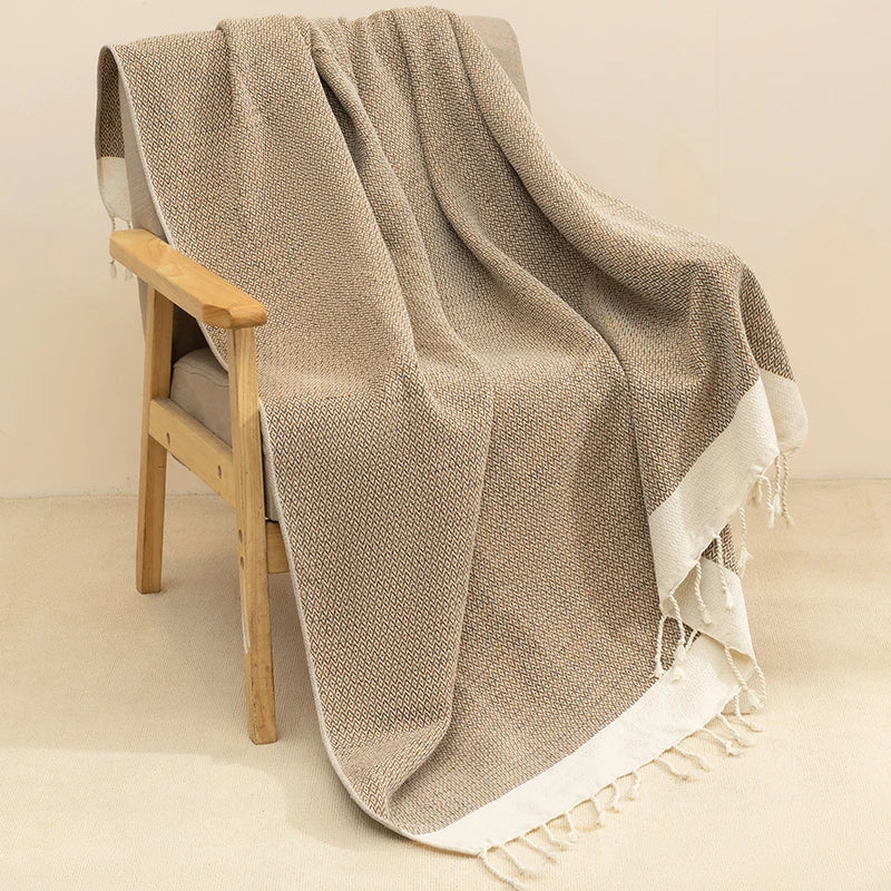 Couverture en coton turc avec pompons décoratifs