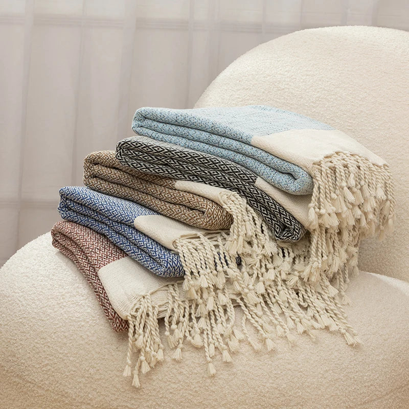 Couverture en coton turc avec pompons décoratifs