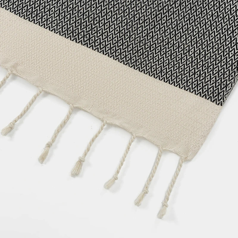 Couverture en coton turc avec pompons décoratifs