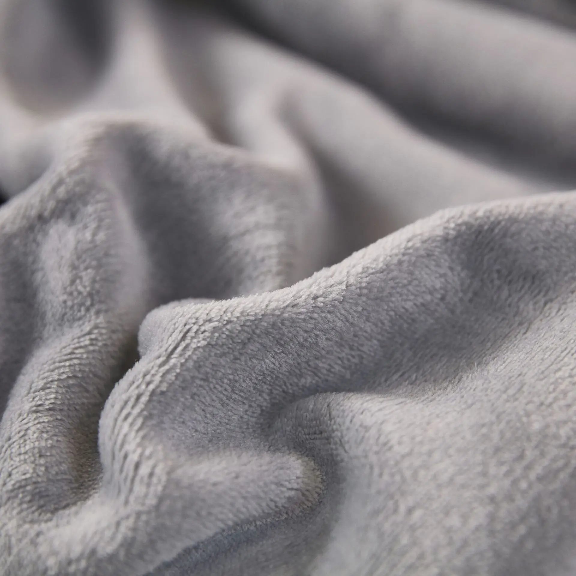 Couverture imperméable en fourrure gris