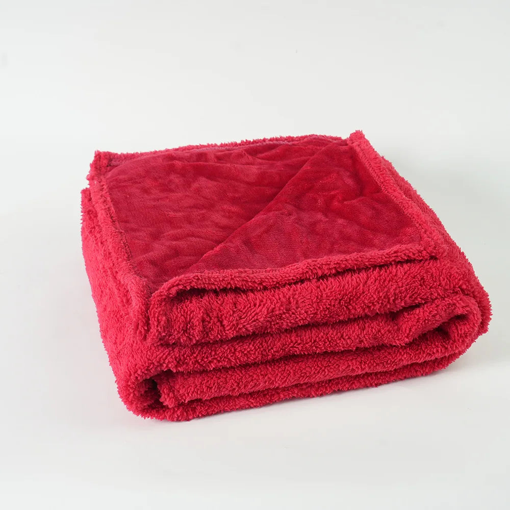 Couverture imperméable en fourrure rouge