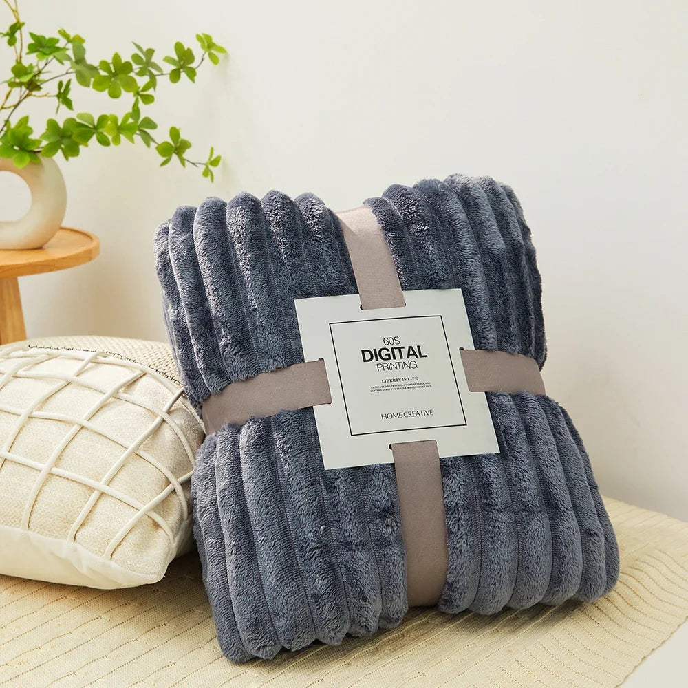 Couverture polaire gris foncé