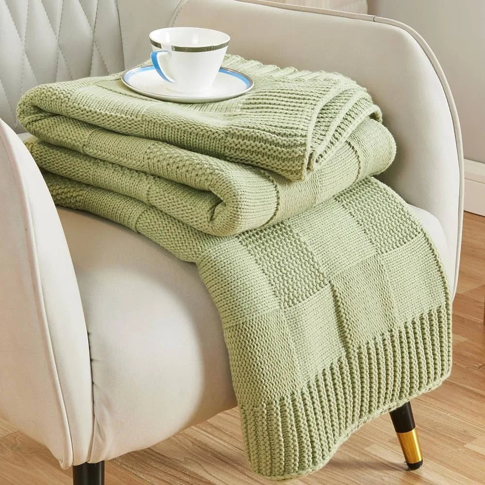 Couverture tricotée en laine vert pale